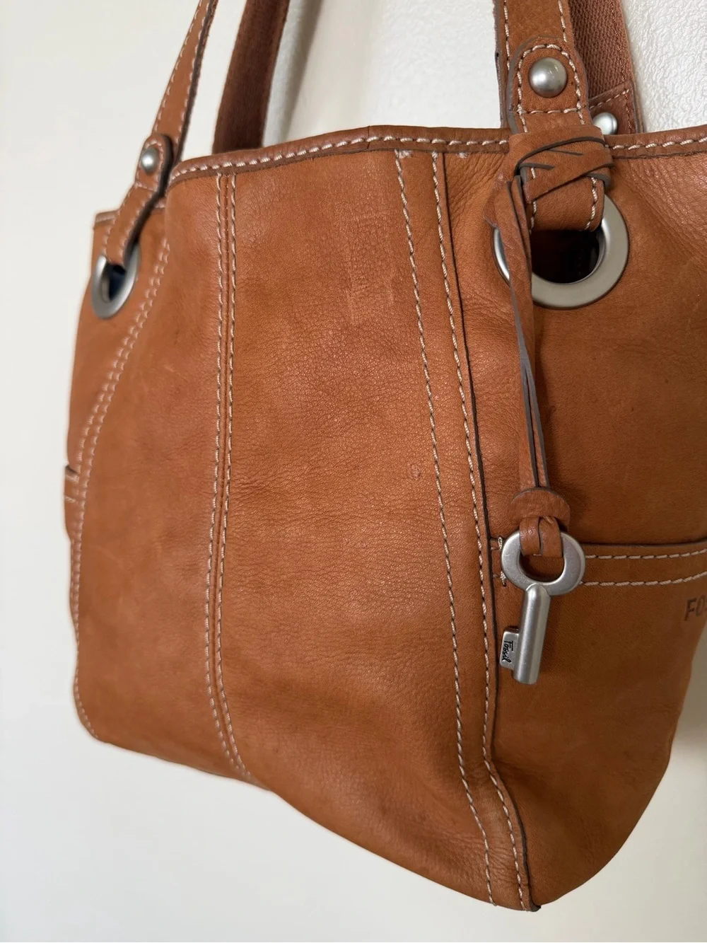 FOSSIL Camel Brown Leather Vintage Hobo Shoulder Tote Bag w Silver Key Accent